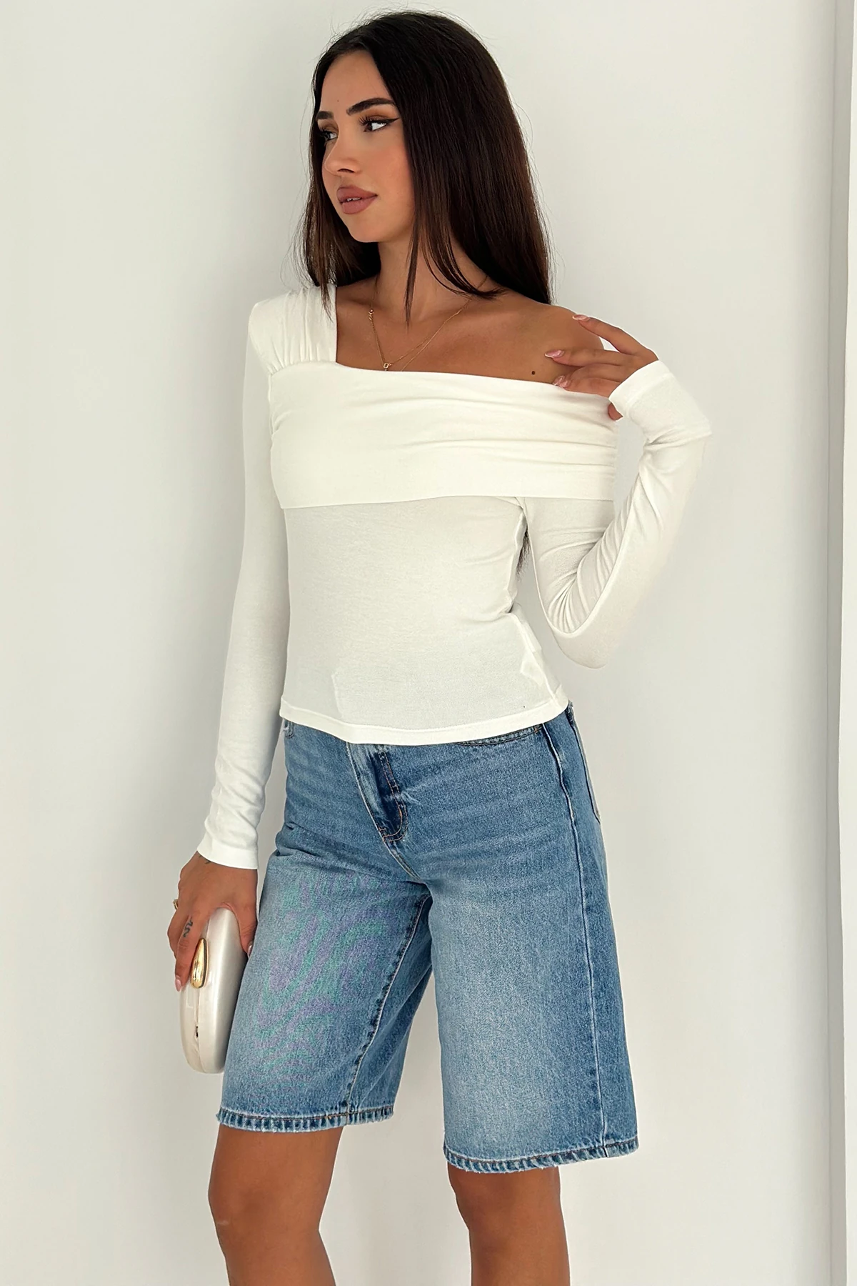 Kadın Madonna Yaka Bluz – Yumuşak Dokulu & Vücuda Oturan Kesim