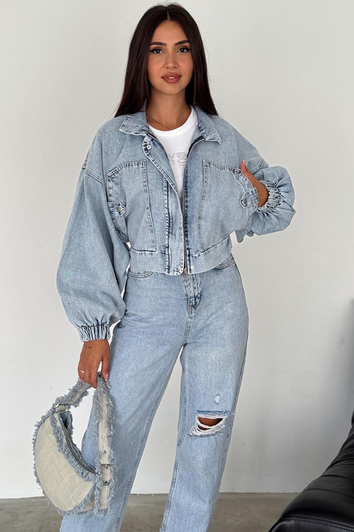 Kadın Açık Mavi Kısa Denim Ceket – Elastik Manşetli Crop Model
