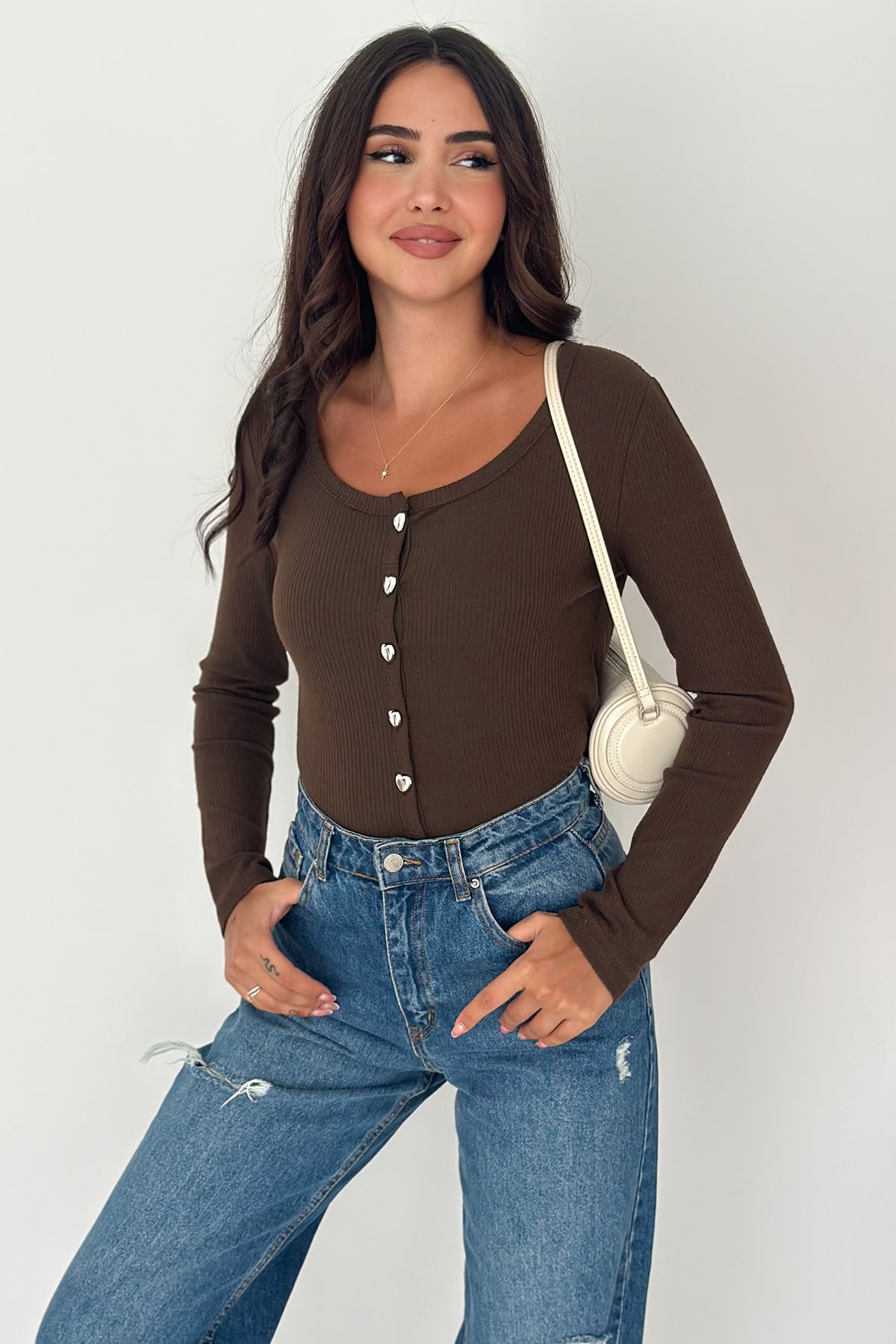 “Soft Button” Bluz – Sade Şıklığın Gücü