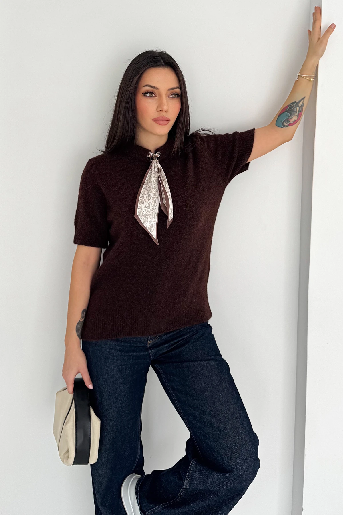 Kadın Kısa Kollu Fular Detaylı Triko Kazak – Soft Elegance