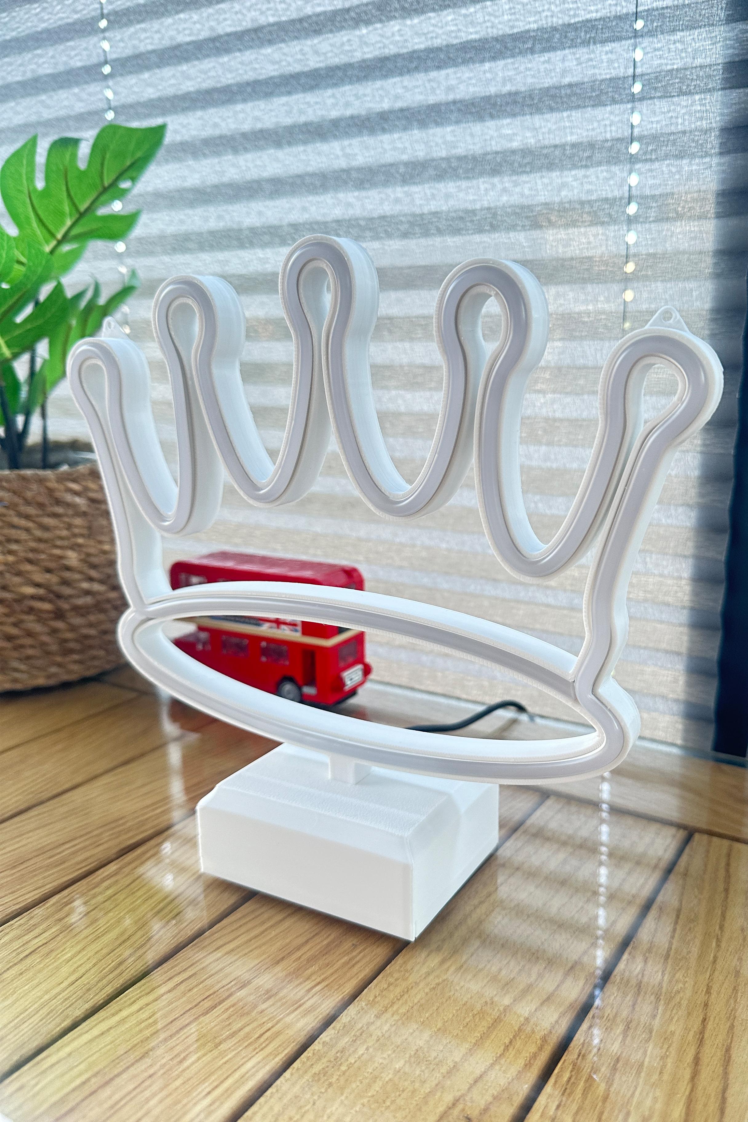 Kral Tacı Led - Neon Led - 22cm - İster Duvara As, İster Masaüstü - Adaptör Dahil