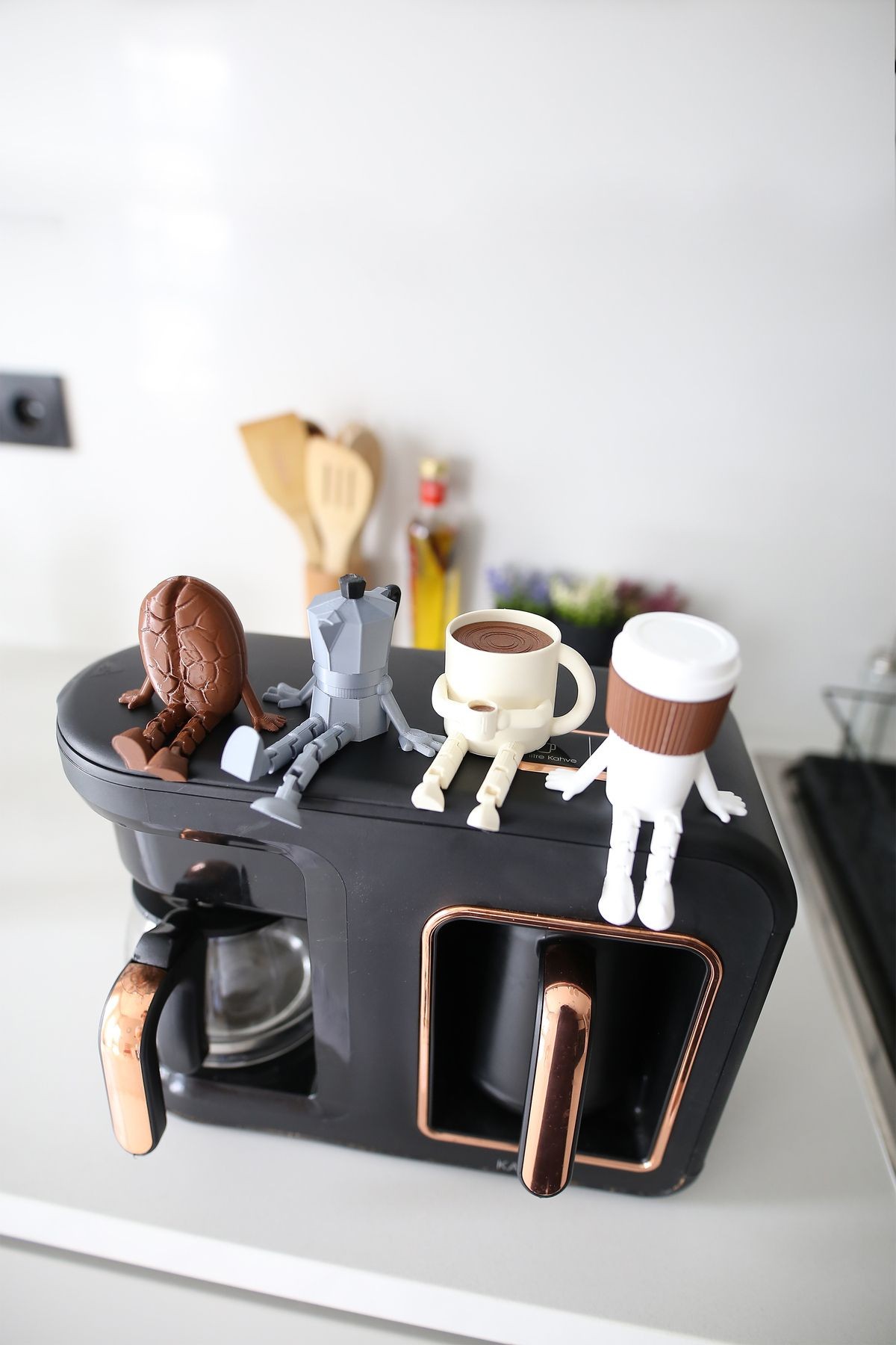 Sevimli Kahve Köşesi 4’lü Biblo Seti - Kahve Çekirdeği - Moka Pot - Kupa - Bardak - Dekoratif Obje