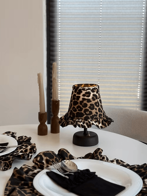 Leopard Keten Fırfırlı Kablosuz Masa Lambası / Mat Siyah Ayak