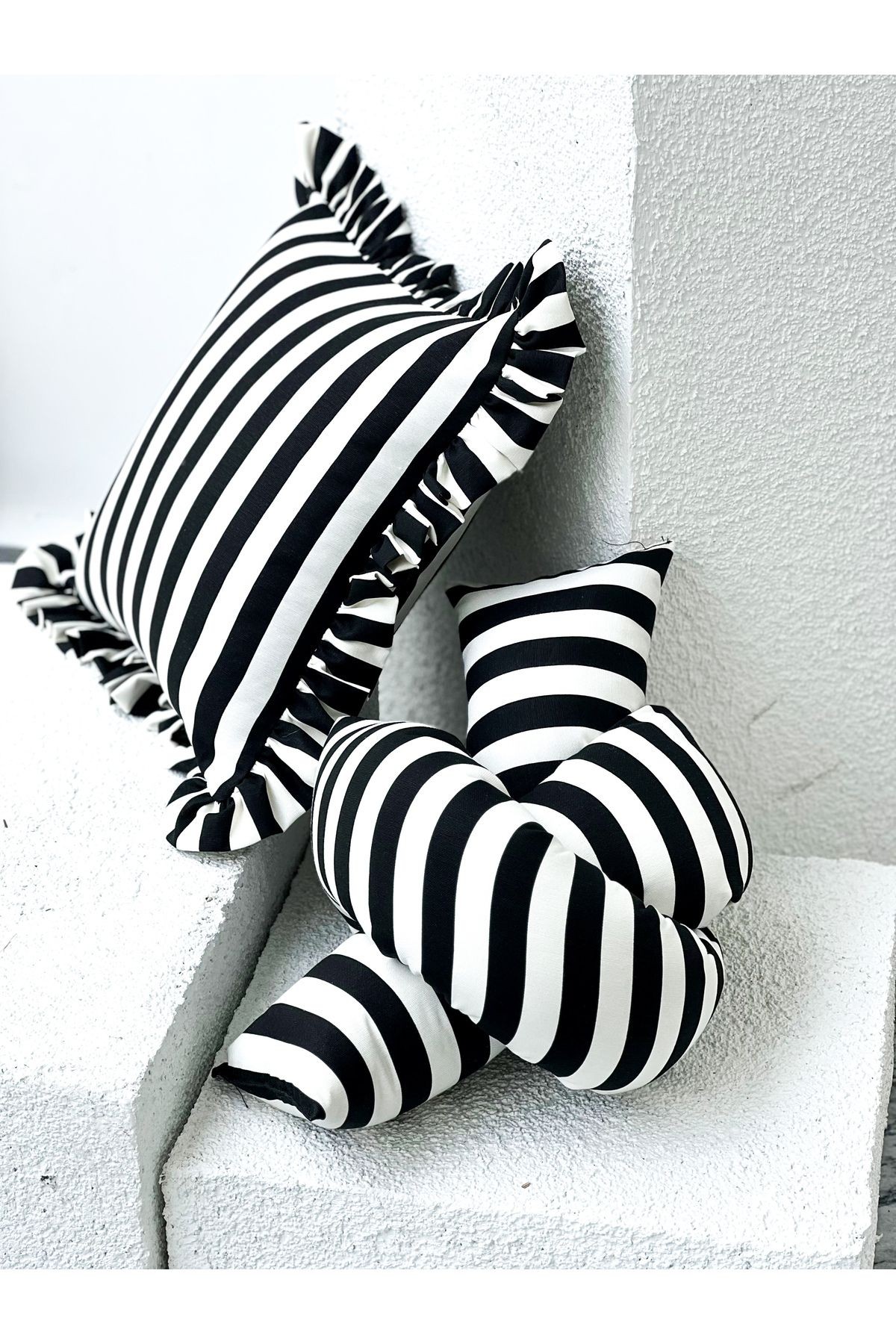 Stripe Düğüm İç Dolgulu Yastık / Kırlent