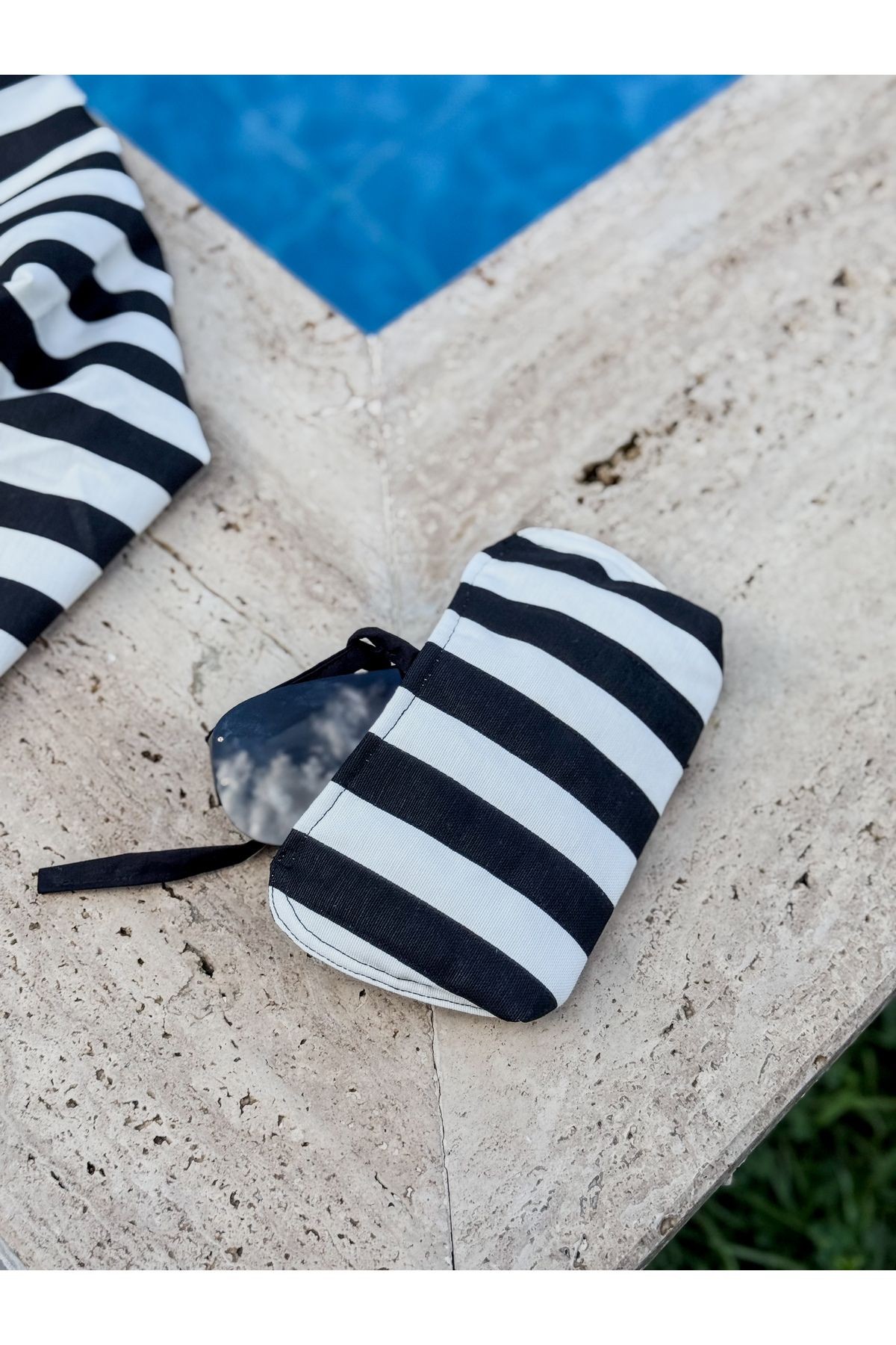 Stripe Bağlamalı Gözlük Kılıfı