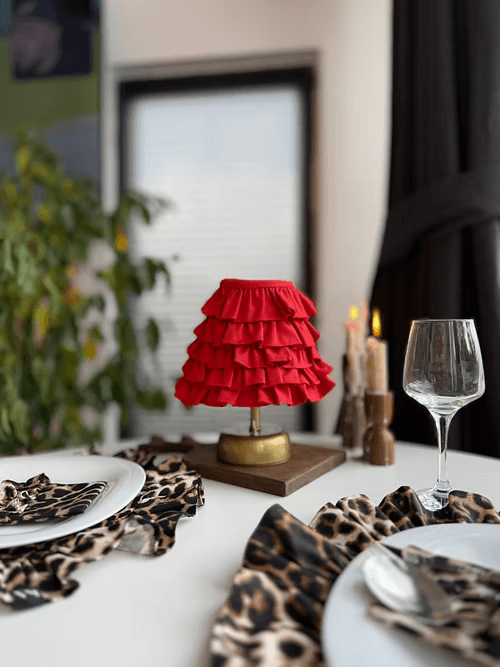 LovelyRed Keten Fırfırlı Kablosuz Masa Lambası / Vintage Gold Ayak
