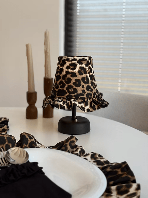 Leopard Keten Fırfırlı Kablosuz Masa Lambası / Mat Siyah Ayak