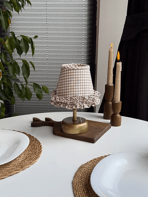 Sienna Keten Fırfırlı Kablosuz Masa Lambası / Eskitme Gold Ayak
