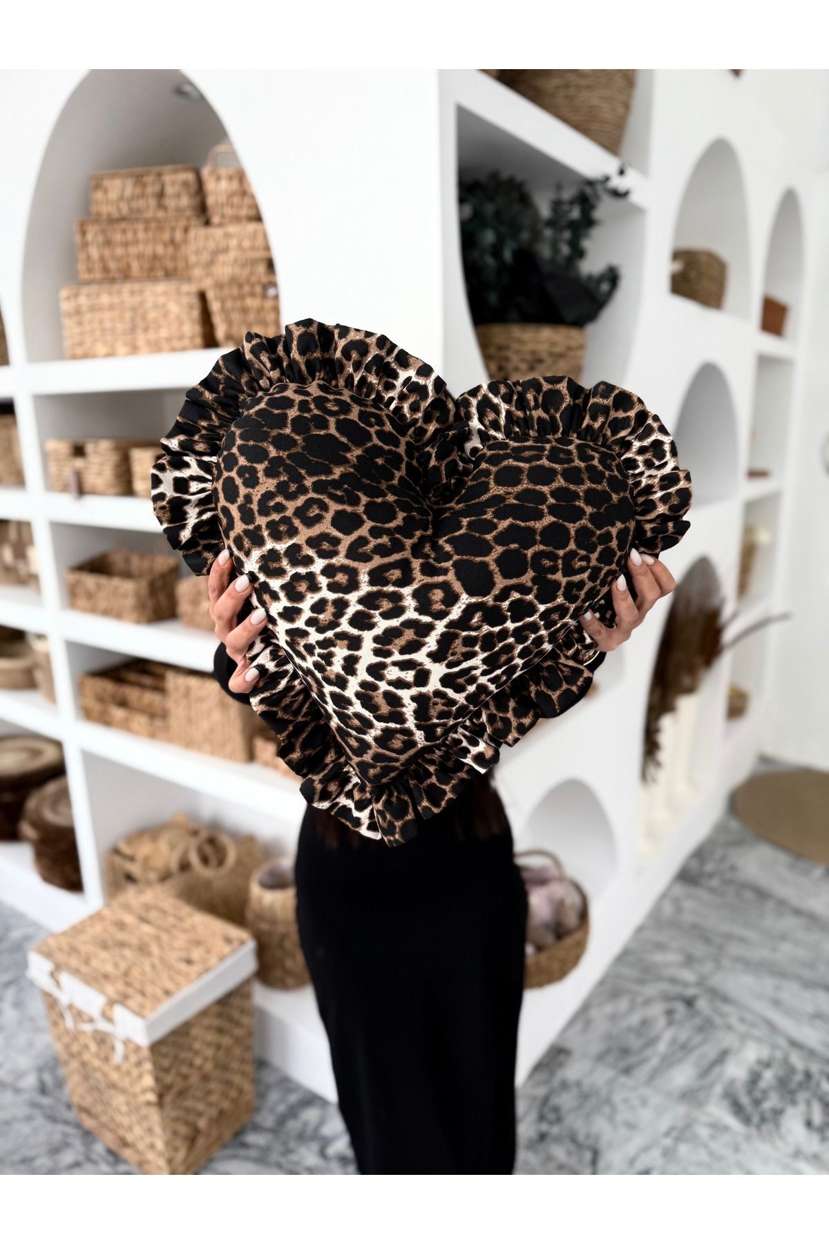 Leopard Kalp Fırfırlı Keten Iç Dolgulu Yastık / Kırlent 40cm