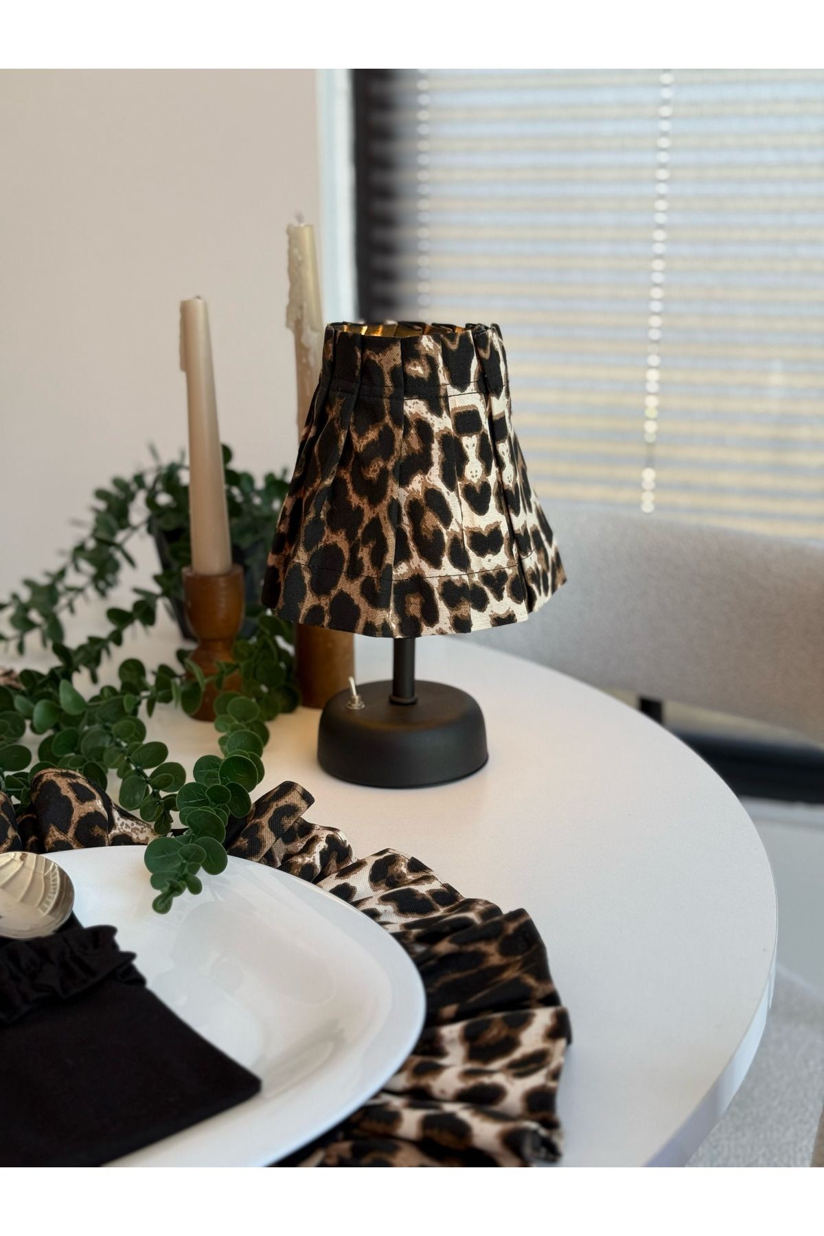 Leopard Keten Pileli Kablosuz Masa Lambası / Mat Siyah Ayak