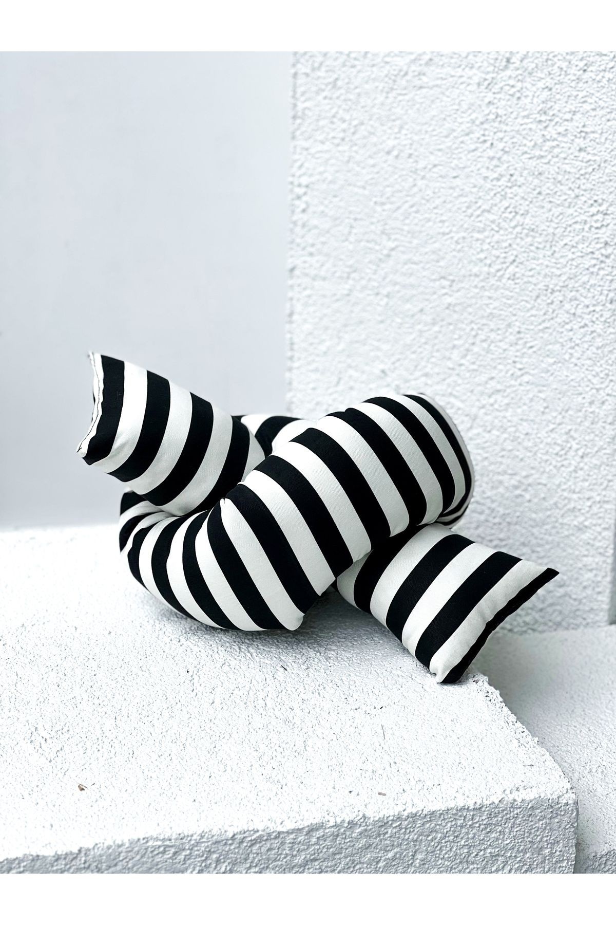 Stripe Düğüm İç Dolgulu Yastık / Kırlent