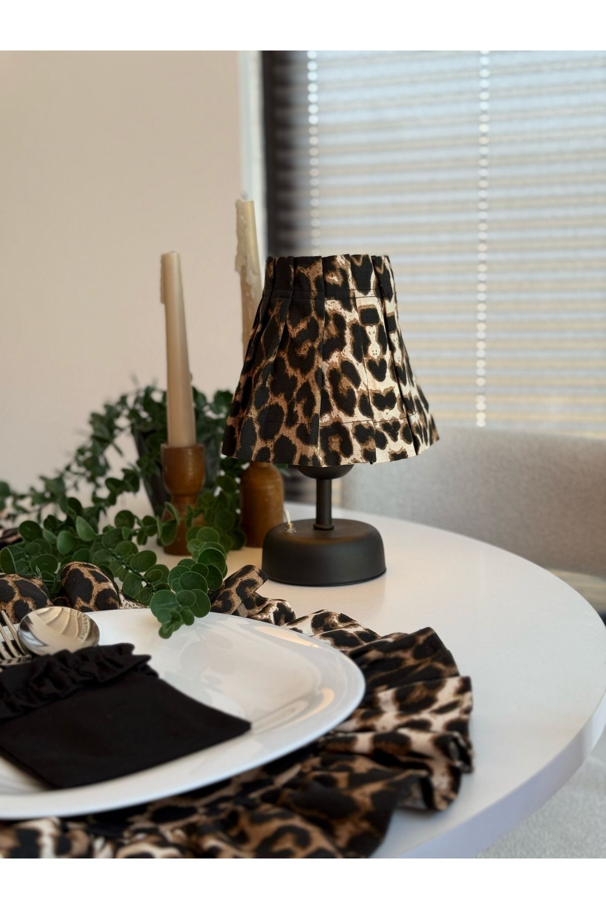 Leopard Keten Pileli Kablosuz Masa Lambası / Mat Siyah Ayak