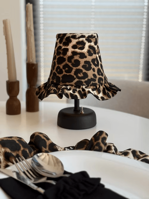 Leopard Keten Fırfırlı Kablosuz Masa Lambası / Mat Siyah Ayak