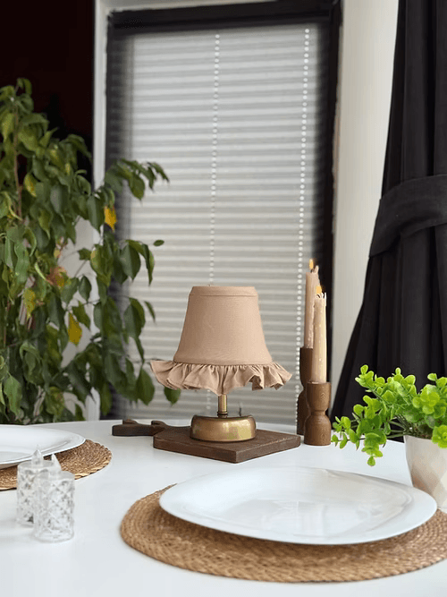Sienna Keten Fırfırlı Kablosuz Masa Lambası / Eskitme Gold Ayak