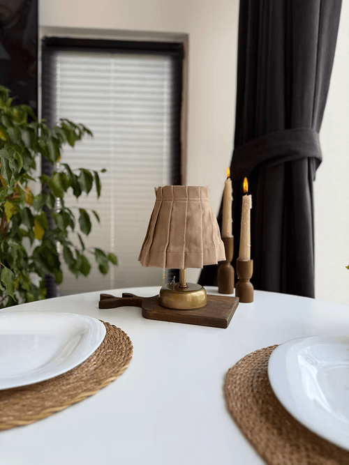 Sienna Keten Pileli Kablosuz Masa Lambası / Vintage Gold Ayak
