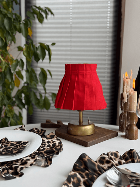 LovelyRed Keten Fırfırlı Kablosuz Masa Lambası / Vintage Gold Ayak