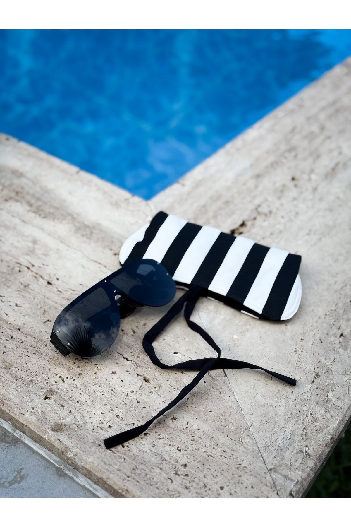 Stripe Bağlamalı Gözlük Kılıfı