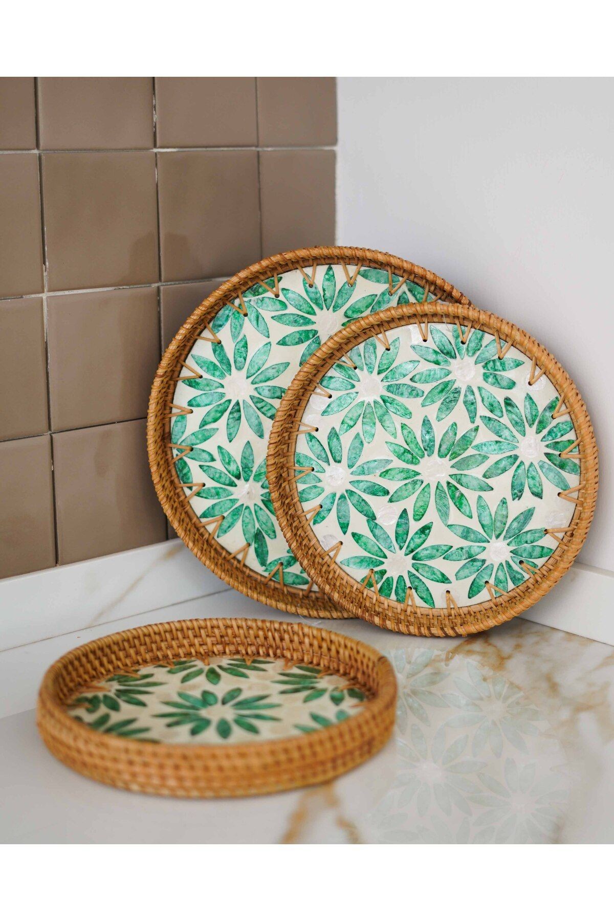 EL YAPIMI RATTAN SEDEFLİ TEPSİ 24 CM