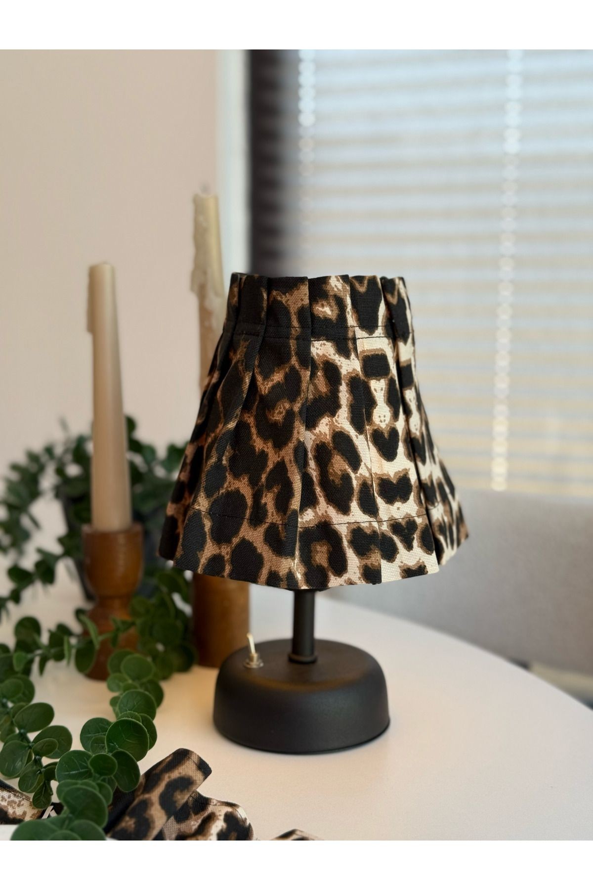 Leopard Keten Pileli Kablosuz Masa Lambası / Mat Siyah Ayak