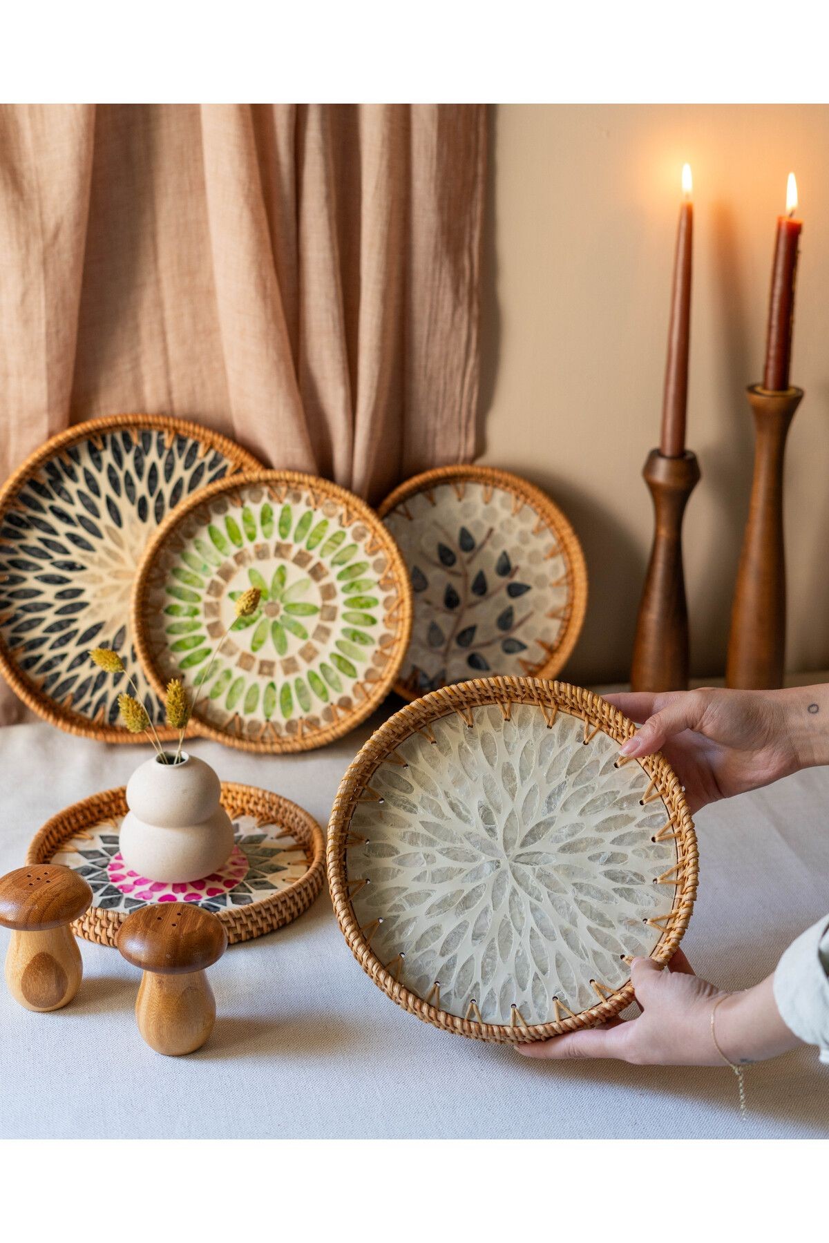 EL YAPIMI RATTAN SEDEFLİ TEPSİ 22CM