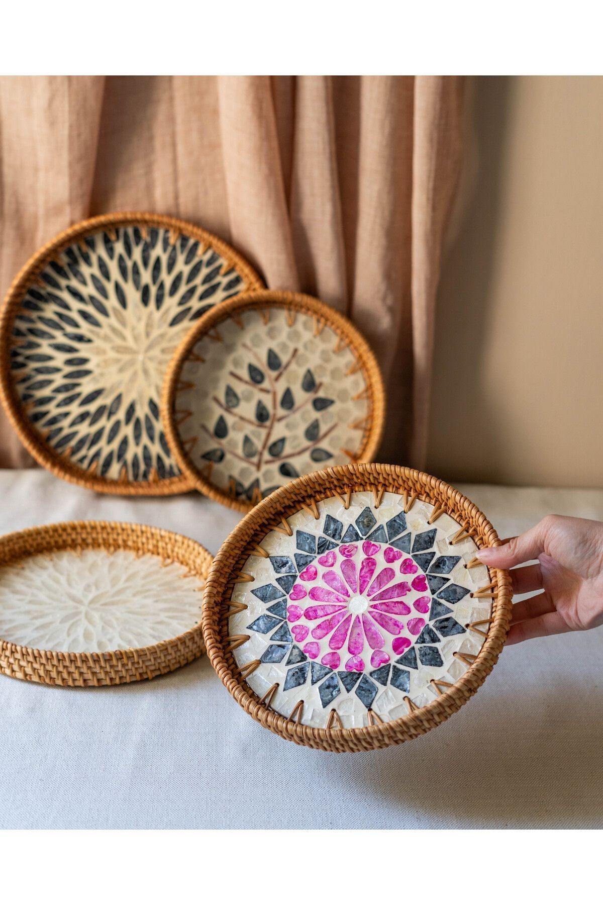 EL YAPIMI RATTAN SEDEFLİ TEPSİ 23,5CM