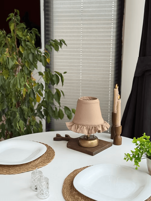 Sienna Keten Fırfırlı Kablosuz Masa Lambası / Eskitme Gold Ayak