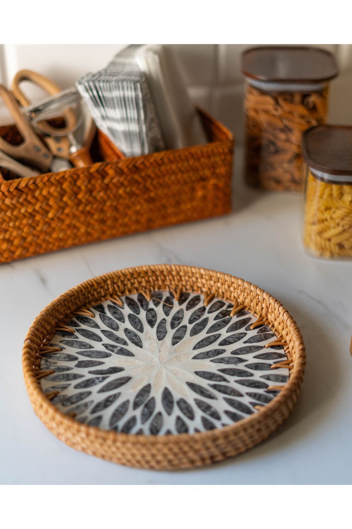 EL YAPIMI RATTAN SEDEFLİ TEPSİ 27,5CM