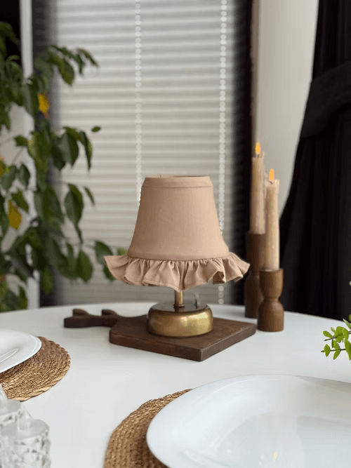 Sienna Keten Fırfırlı Kablosuz Masa Lambası / Eskitme Gold Ayak