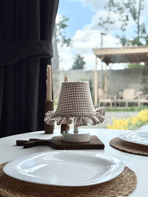 Sienna Keten Fırfırlı Kablosuz Masa Lambası / Mat Beyaz Ayak