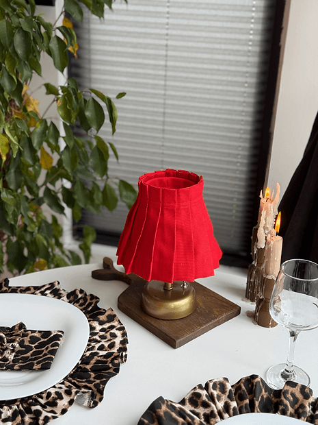 LovelyRed Keten Fırfırlı Kablosuz Masa Lambası / Vintage Gold Ayak
