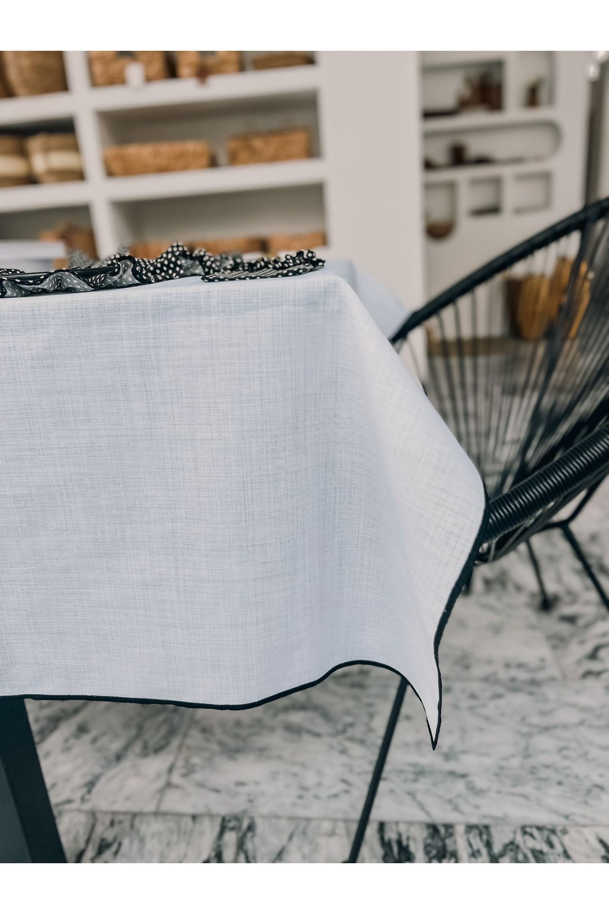 Shine White Keten Nakış Detaylı Masa Örtüsü