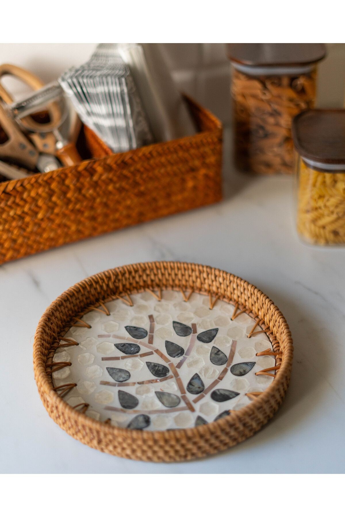 EL YAPIMI RATTAN SEDEFLİ TEPSİ 27,5CM