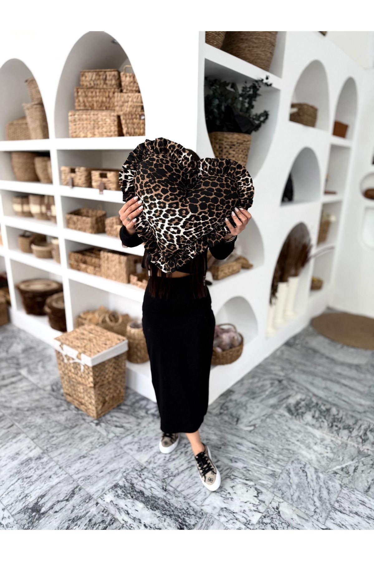 Leopard Kalp Fırfırlı Keten Iç Dolgulu Yastık / Kırlent 40cm