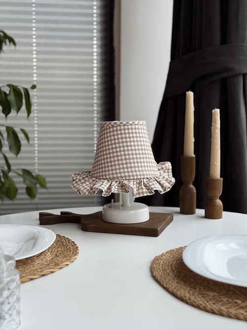 Sienna Keten Fırfırlı Kablosuz Masa Lambası / Mat Beyaz Ayak