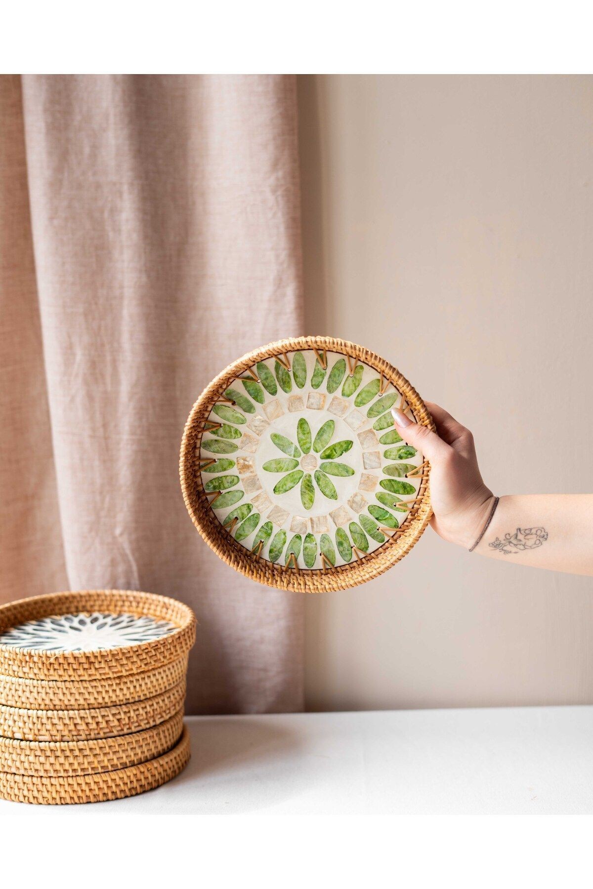 EL YAPIMI RATTAN SEDEFLİ TEPSİ 22cm