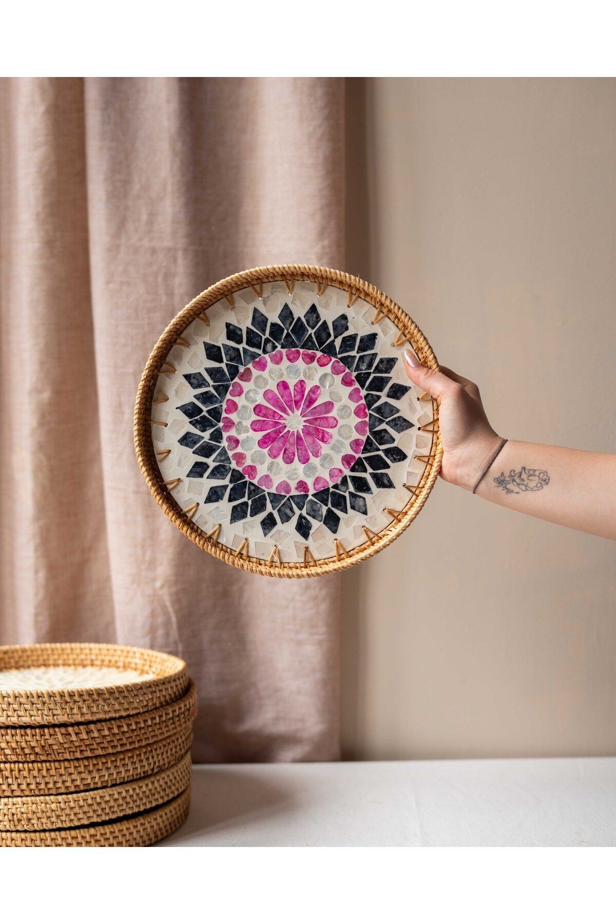 EL YAPIMI RATTAN SEDEFLİ TEPSİ 27,5CM