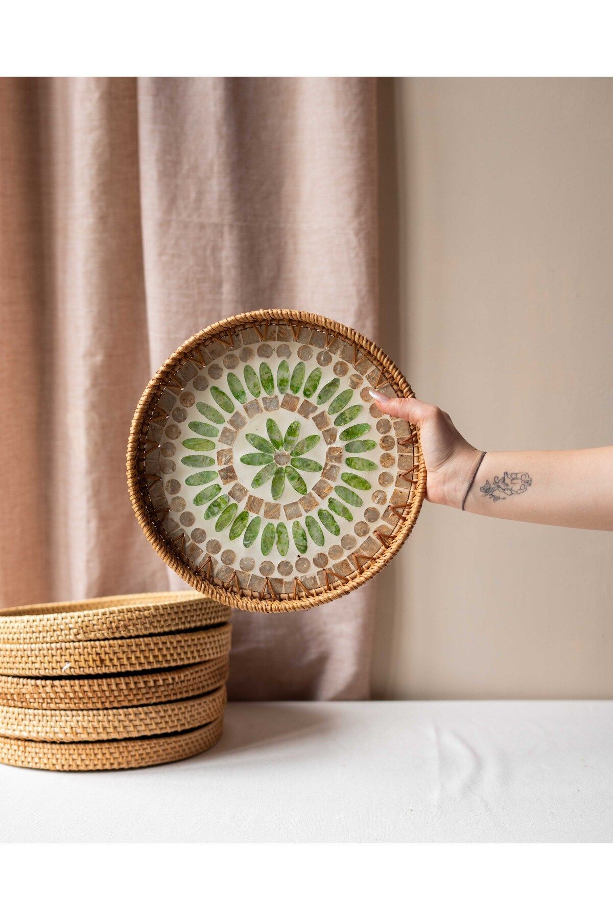 EL YAPIMI RATTAN SEDEFLİ TEPSİ 27,5CM