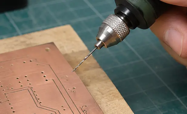 1mm PCB matkap ucu ile bakır plaket delme işlemi