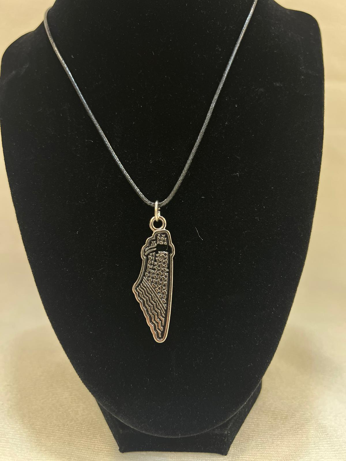 Kefiye Figürlü Kolye