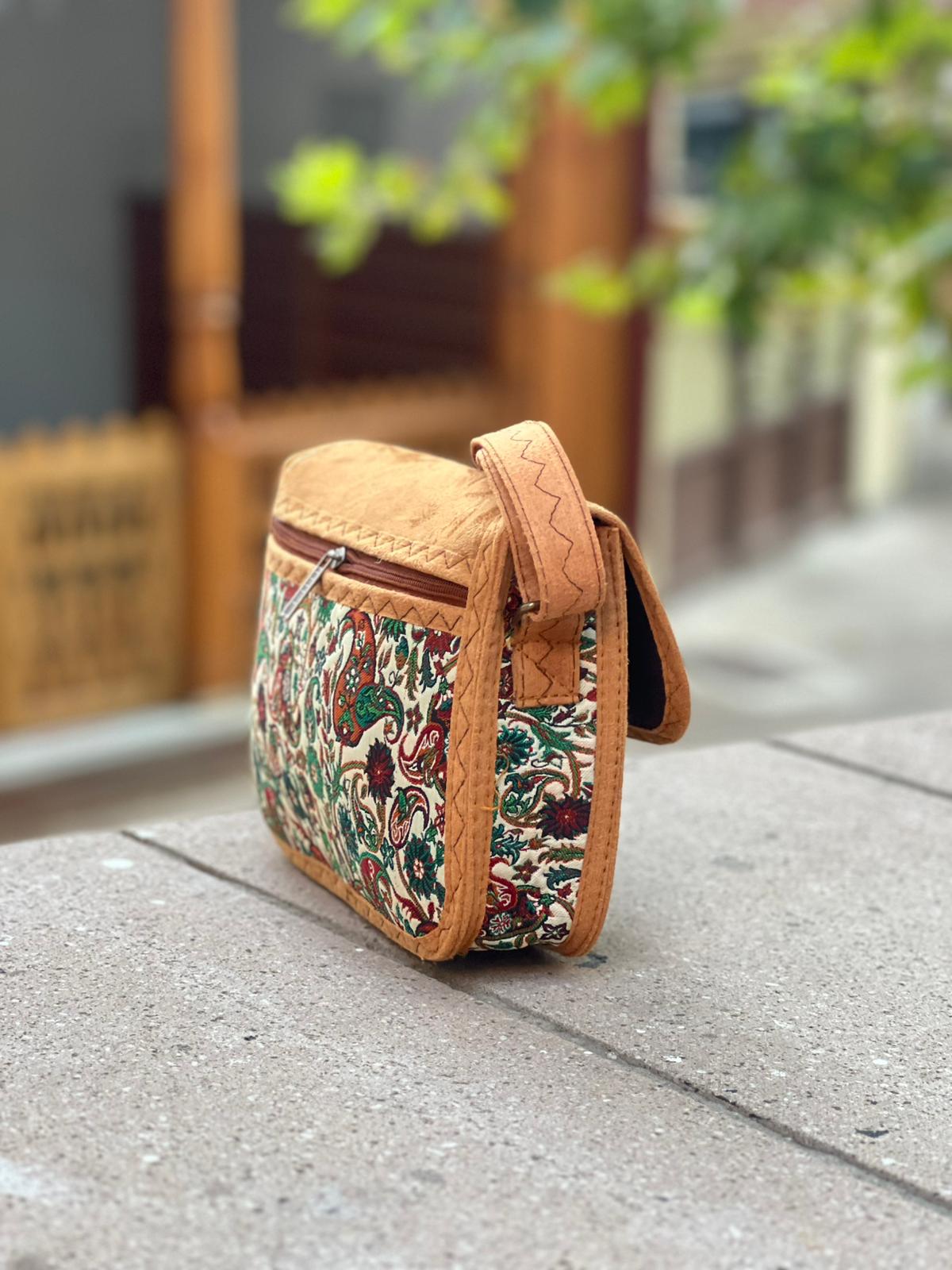 Kare Üst Kapak Süet Tokalı Çanta - kırmızı ve yeşil