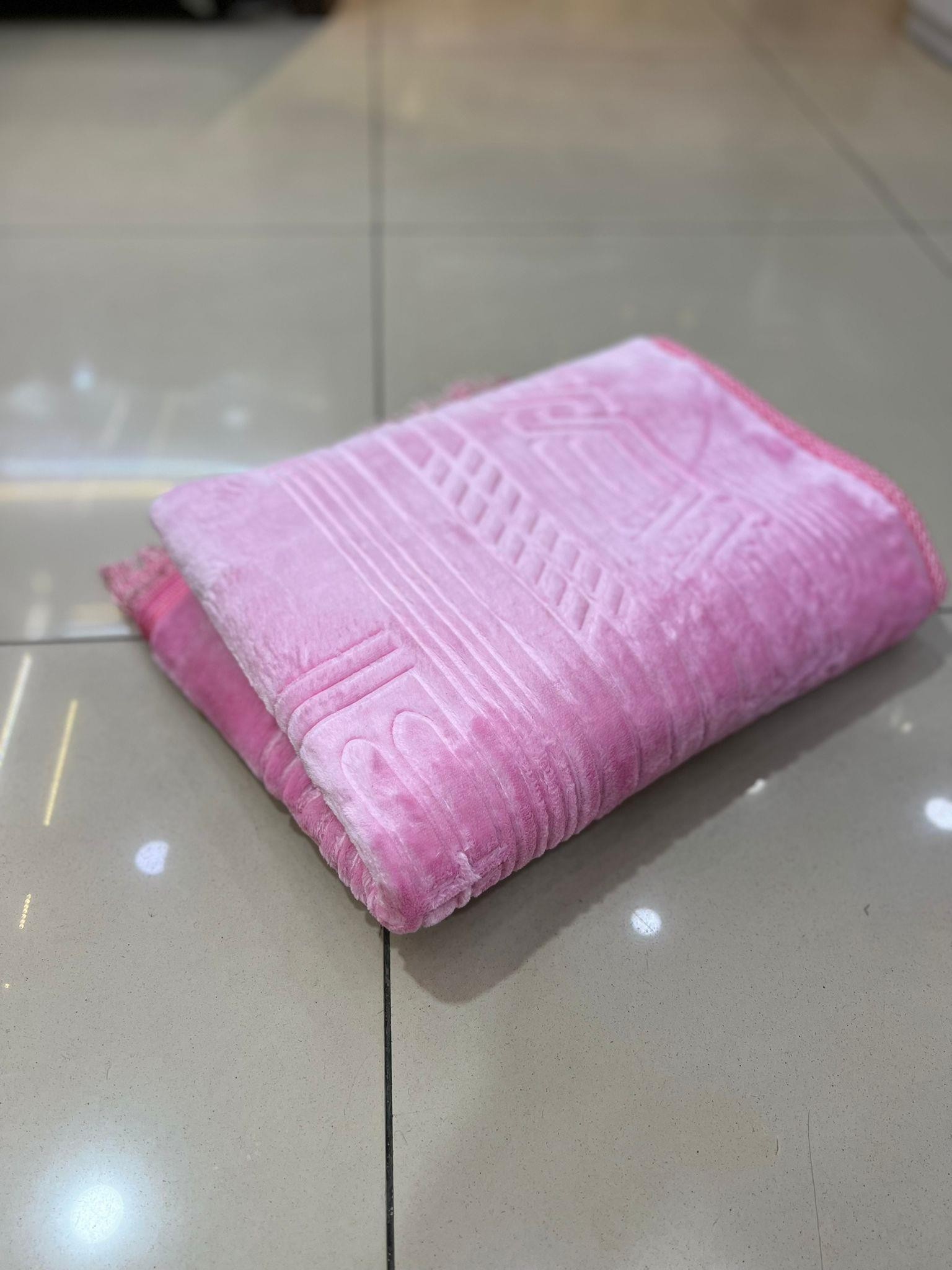 Yumuşak Puf Kalın Peluş Altı Kaymaz Taban Seccade