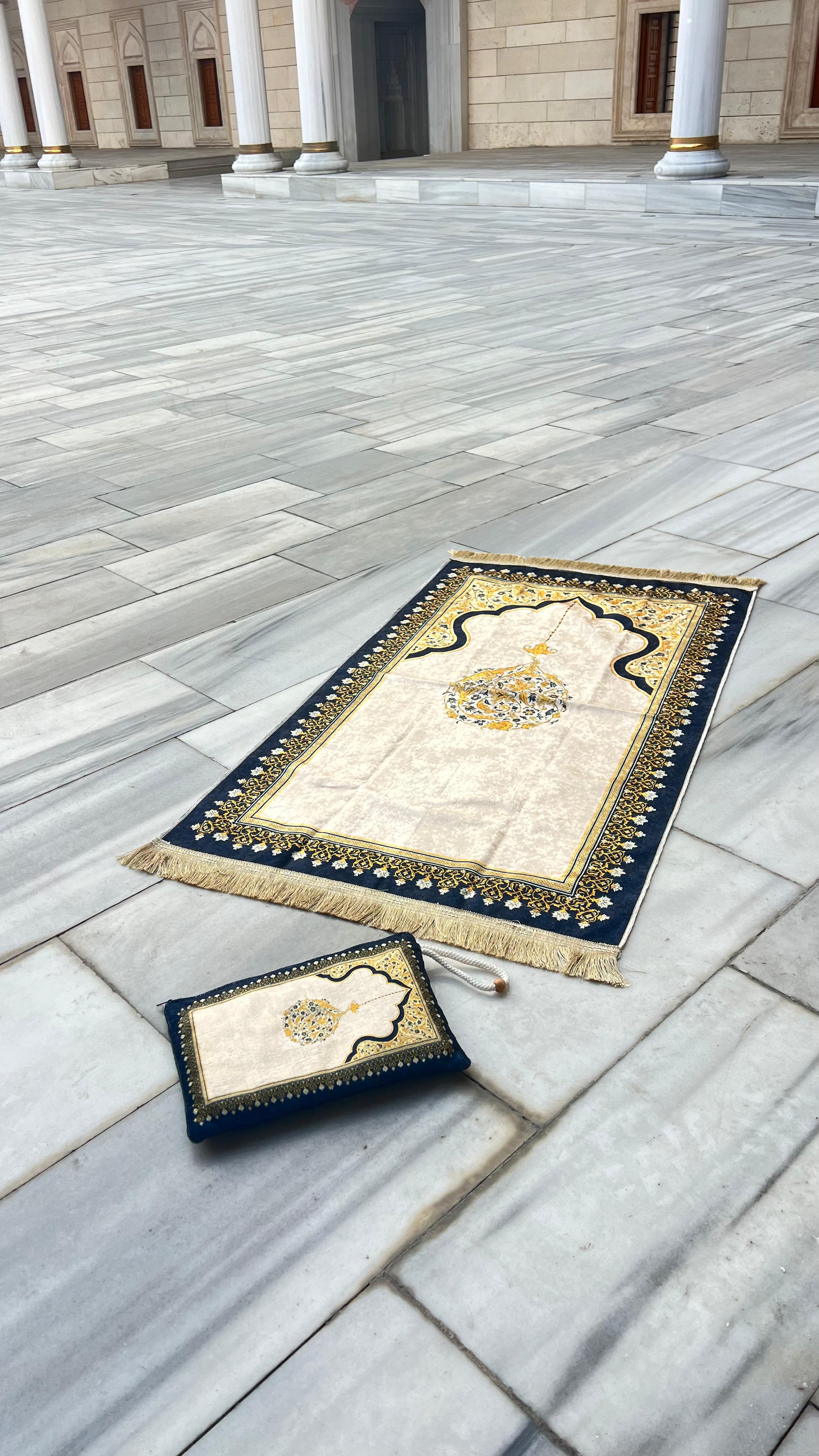 Osmanlı Selçuklu Motifli Çantalı Taşınabilir Seyahat Seccadesi İpeksi Kadife 