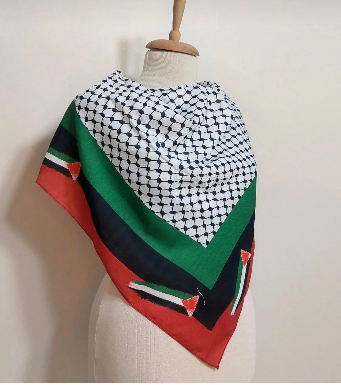 Kenarları Filistin Bayraklı Keffiye Eşarp