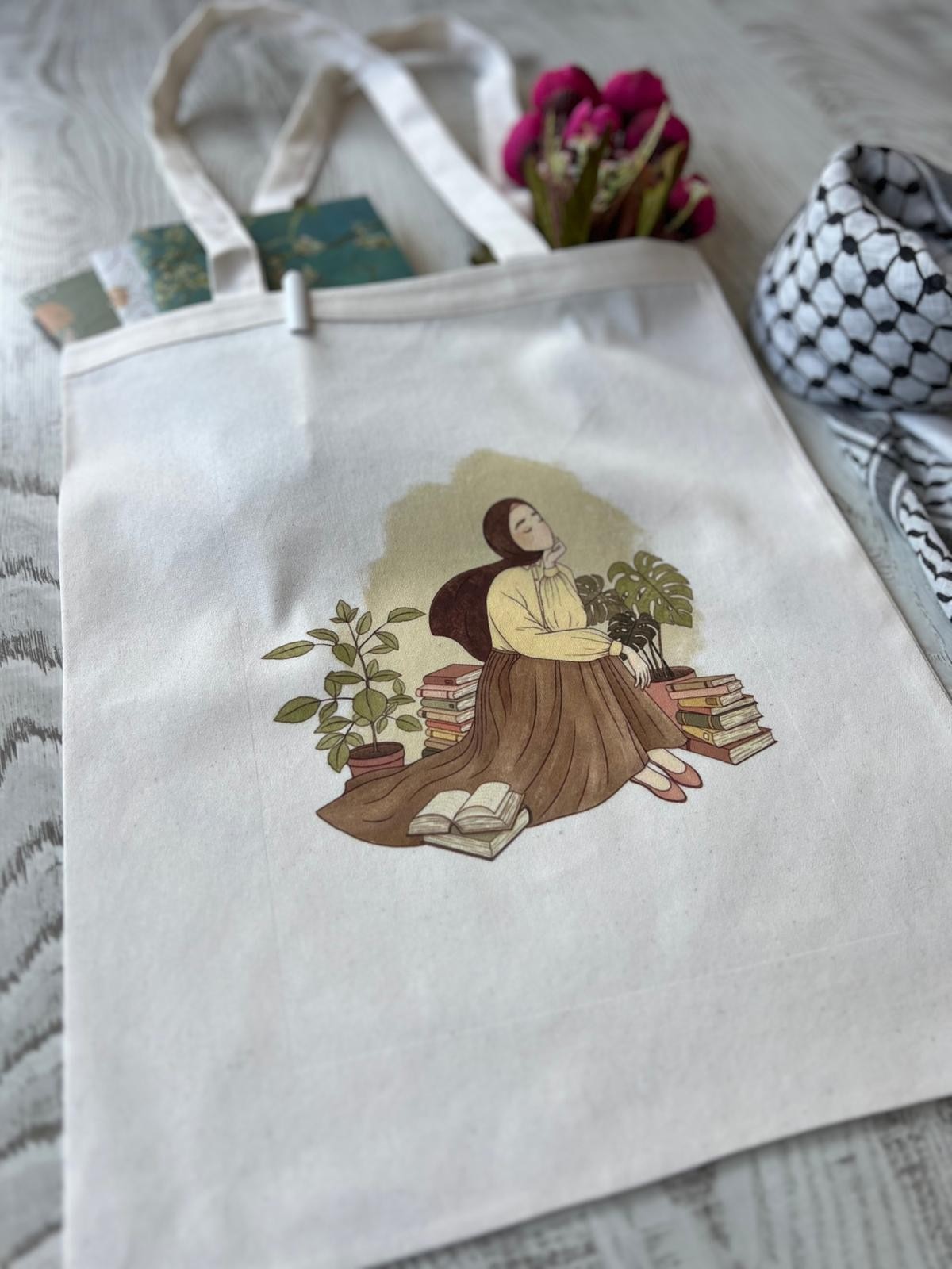 Kitap ve Kız Figürlü Bez Çanta
