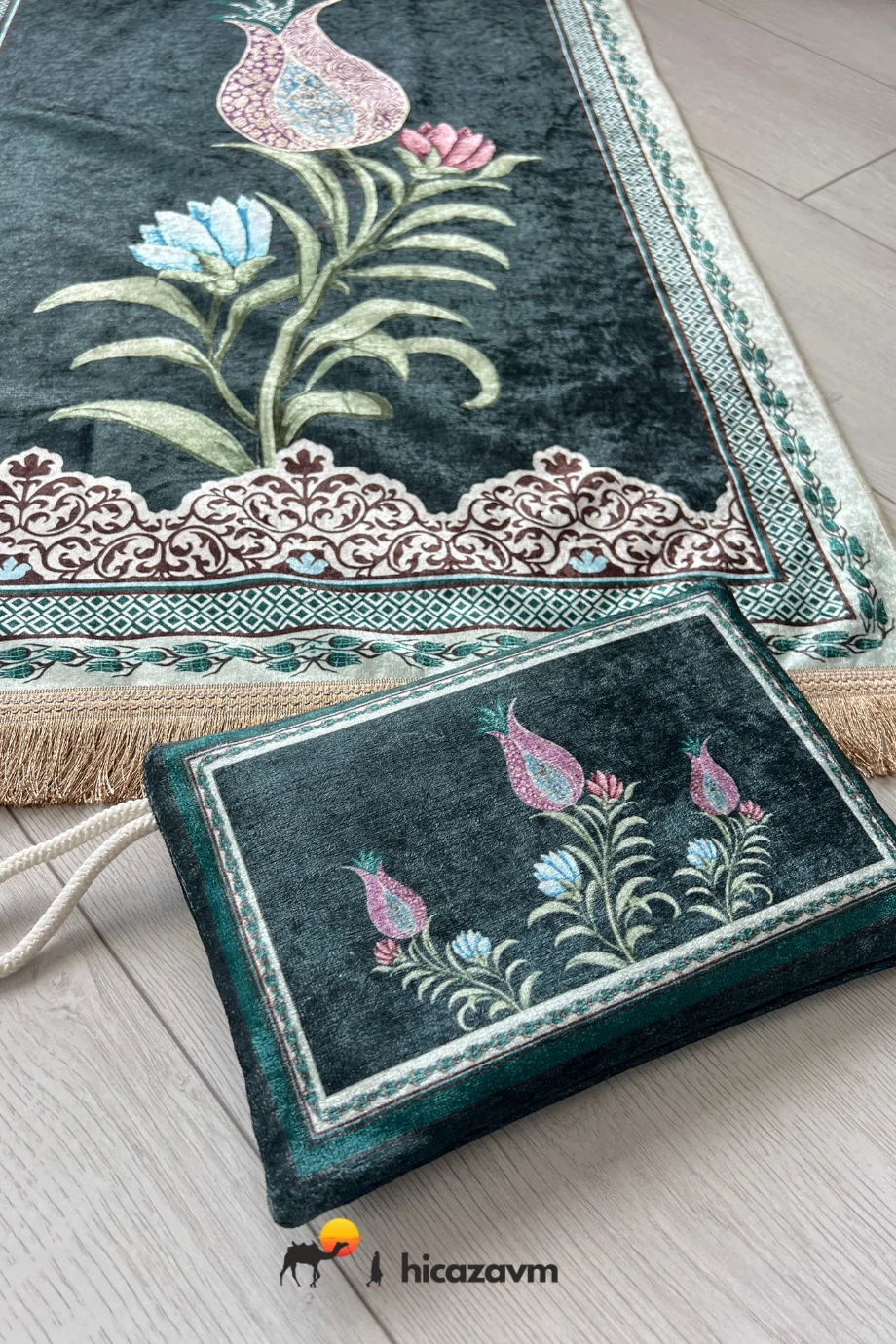 Laleli Çantalı Seccade Zümrüt