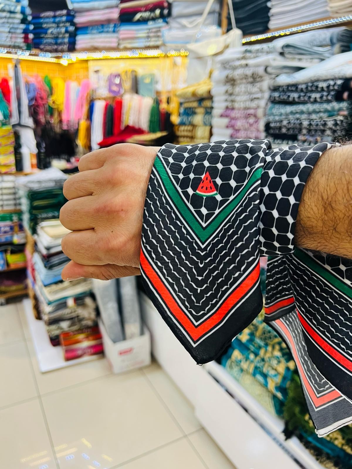 Karpuz Desenli Siyah Fular