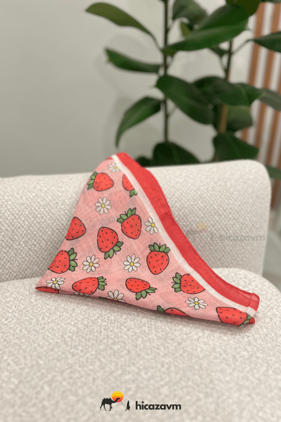 Pembe Şeritli Çilekli Başörtü