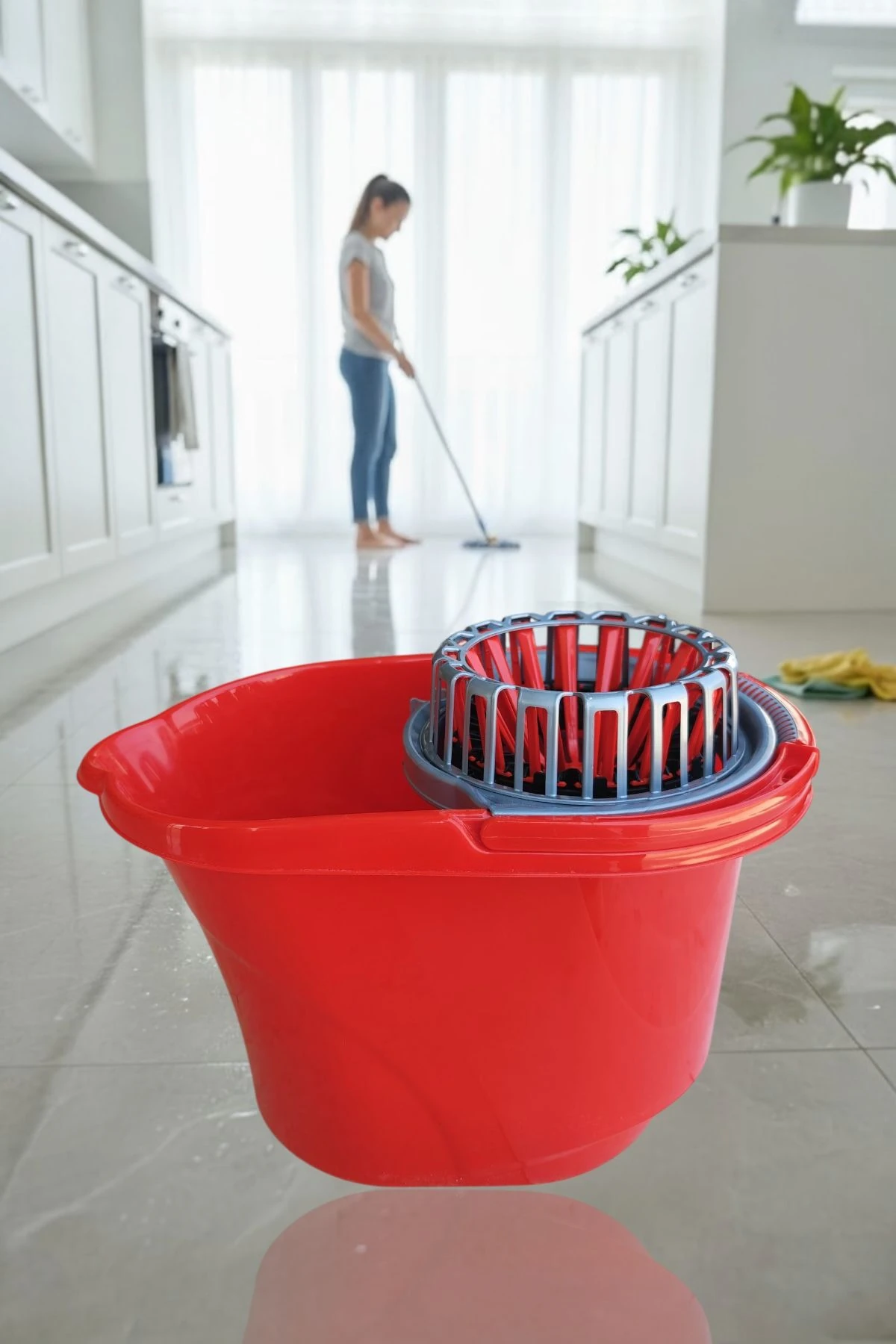 Klasik Sıkma Hazneli Yaylı Temizlik Kovası 17 lt Kırmızı Titiz Temizlik