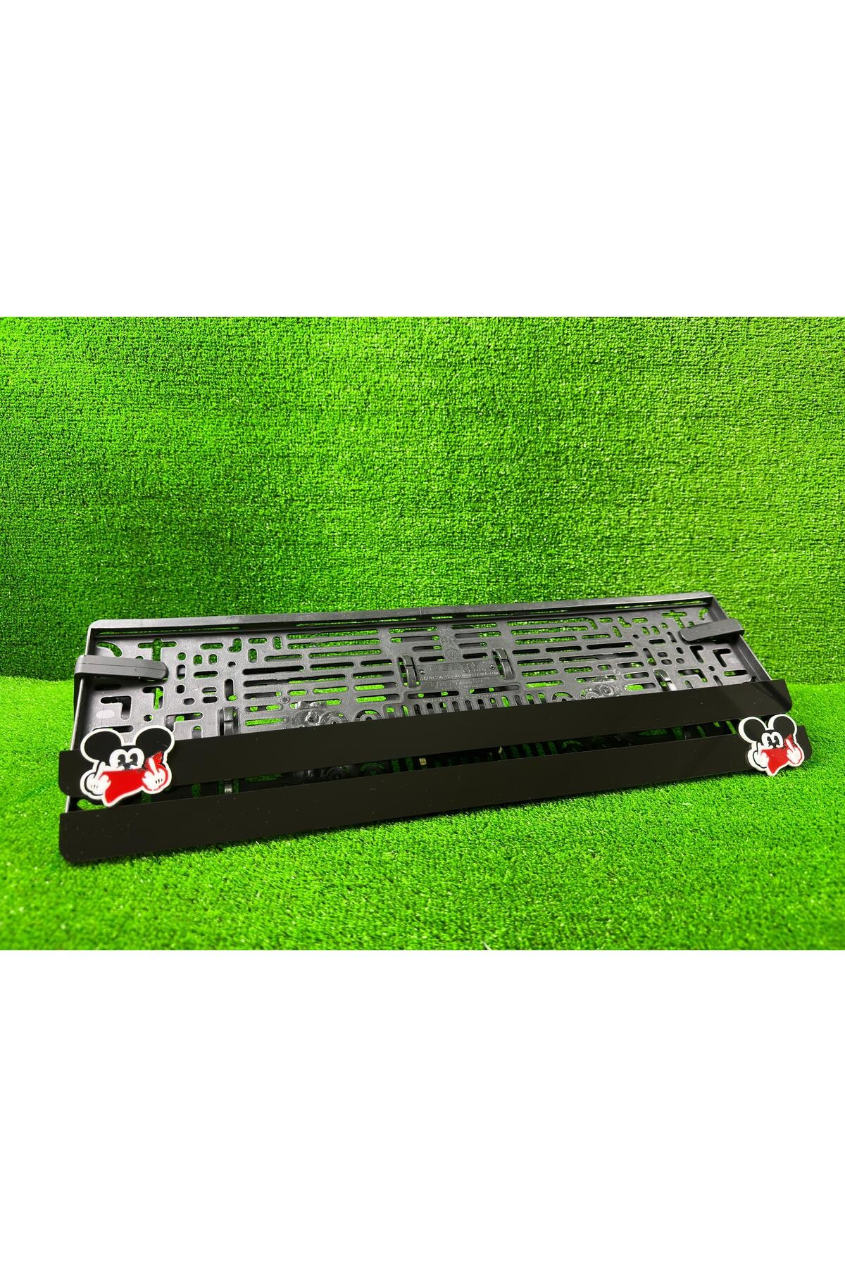 İLLEGAL MİCKEY MOUSE 3D KABARTMALI PLEKSİ ARABA PLAKALIĞI