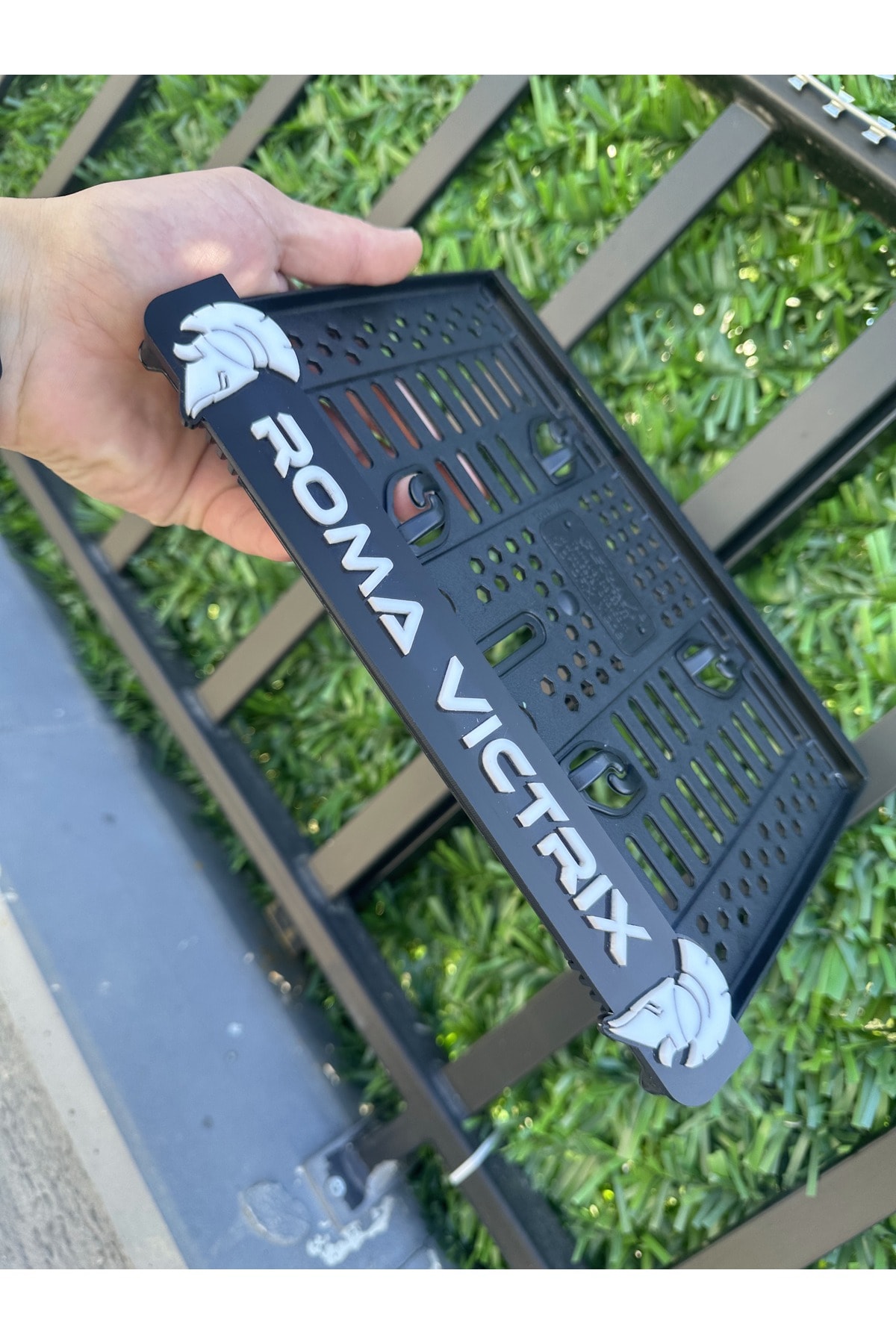 GLADYATÖR ROMA VICTRIX 3D KABARTMALI PLEKSİ MOTOR PLAKALIĞI